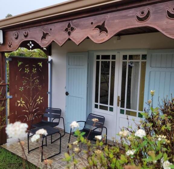 هتل Hôtel & Restaurant La Ferme Du Pommeau