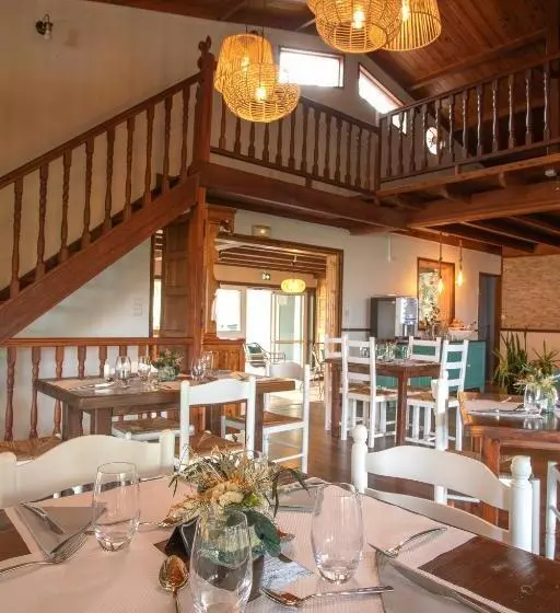 هتل Hôtel & Restaurant La Ferme Du Pommeau