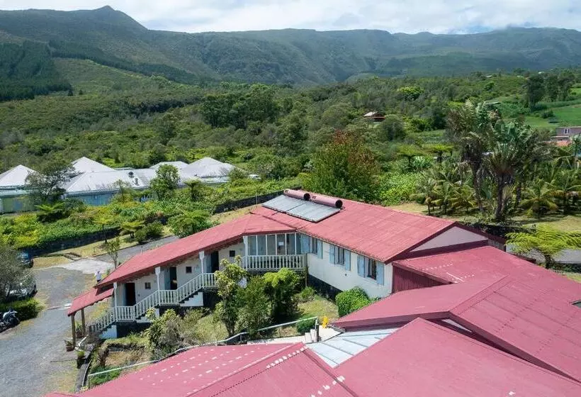 هتل Hôtel & Restaurant La Ferme Du Pommeau