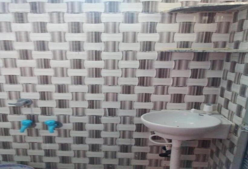 Hotel Oyo 85684 Moon Light Resort