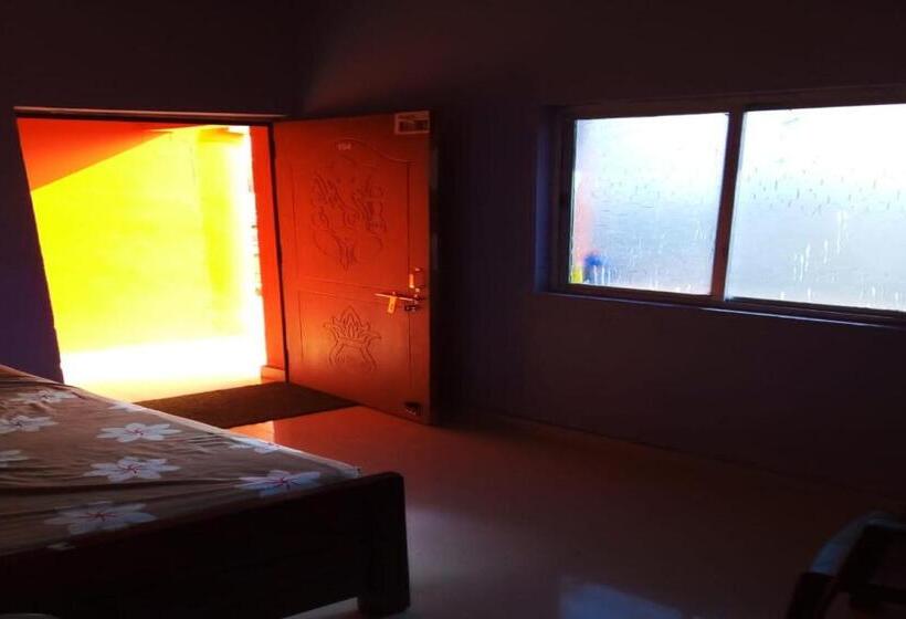 Hotel Oyo 85684 Moon Light Resort