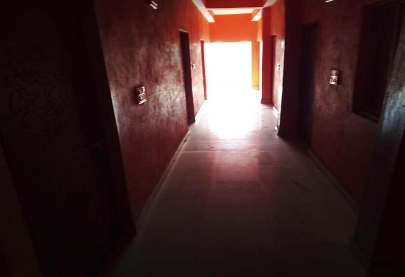 Hotel Oyo 85684 Moon Light Resort