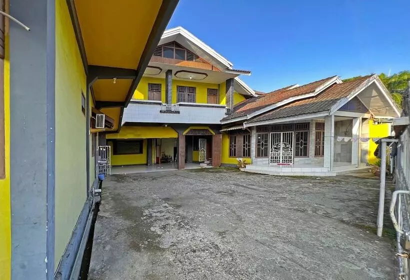 Hotelli Oyo 91900 Wisma Amrach