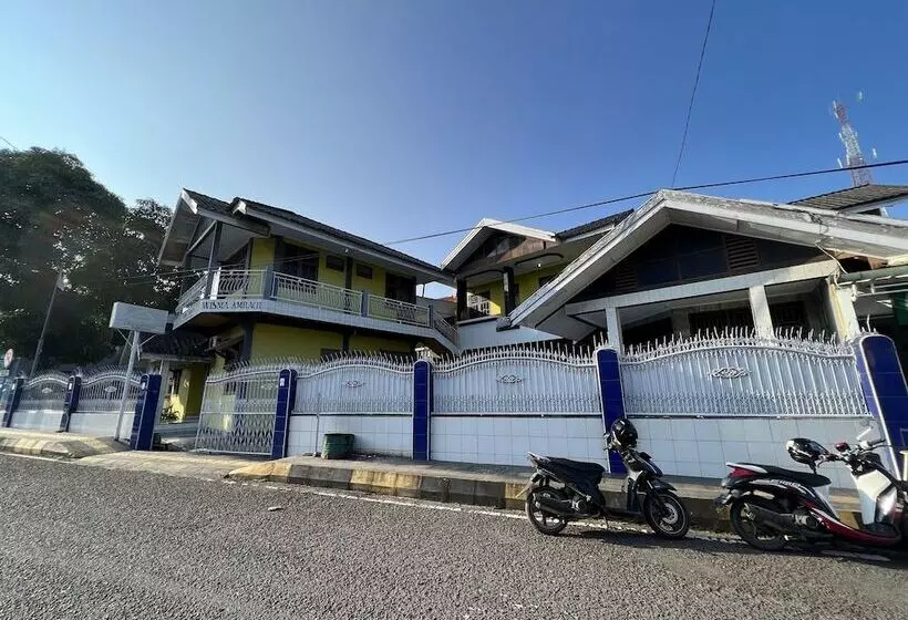 Hotelli Oyo 91900 Wisma Amrach