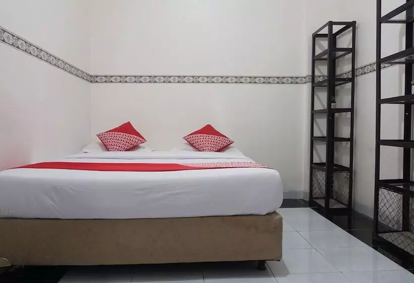 Hotelli Oyo 91900 Wisma Amrach