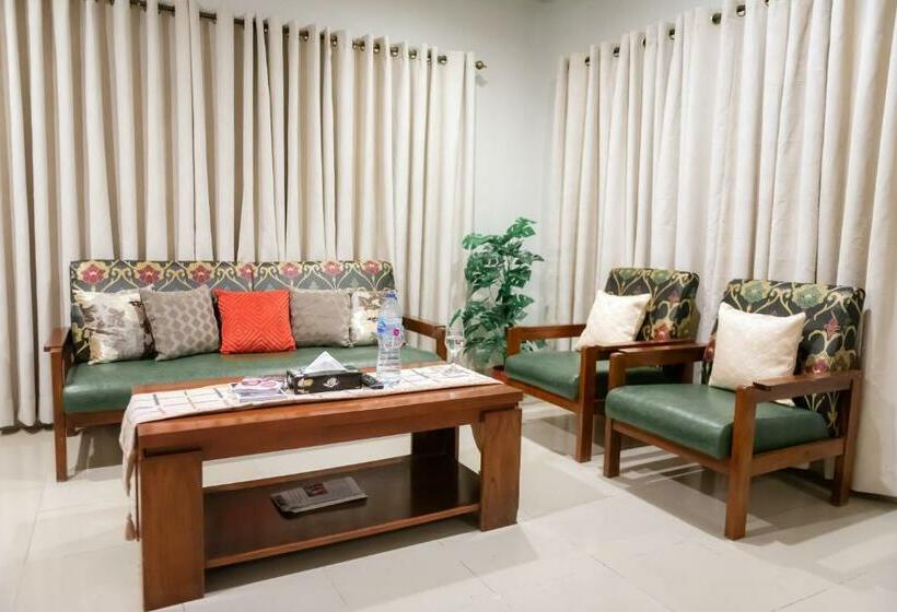 هتل Quality Lodges Bhurban