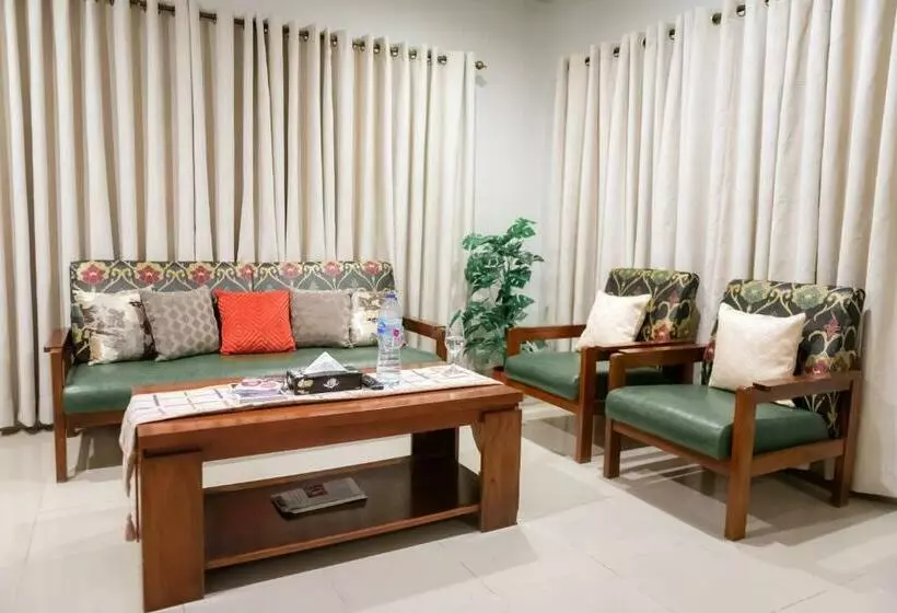 هتل Quality Lodges Bhurban