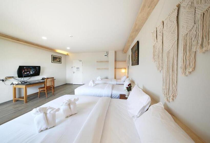 בית מלון כפרי The Wood Pattani