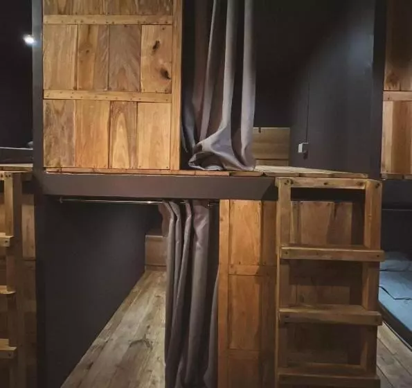 پانسیون Resting Rabbit Hostel