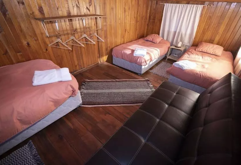 پانسیون Hostal Cuatro Estaciones    Hostel