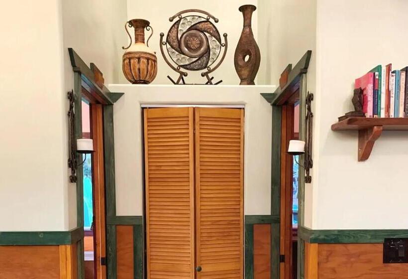 פנסיון Phoenix Garden