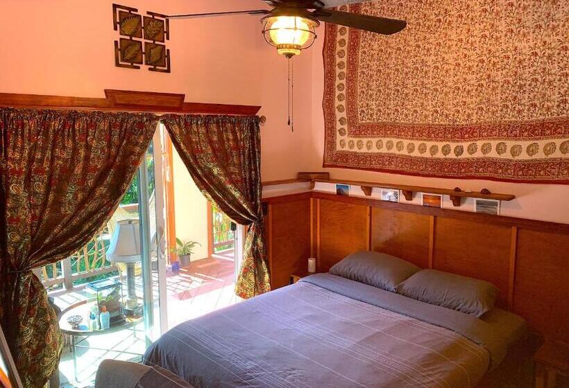 פנסיון Phoenix Garden