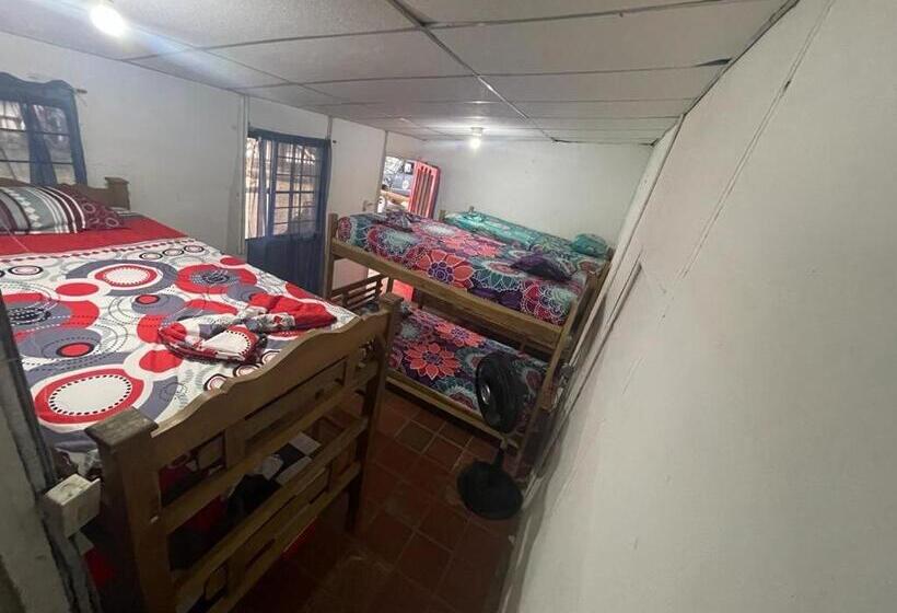 پانسیون Sisio Hostal