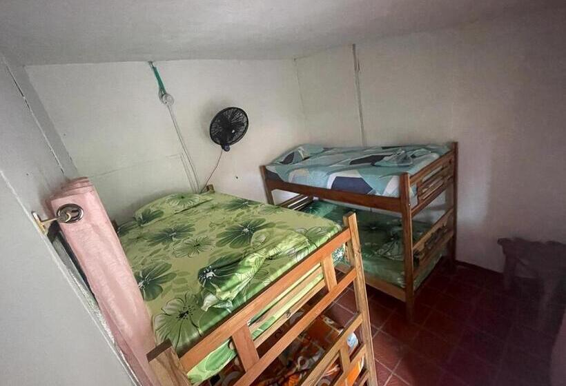 پانسیون Sisio Hostal