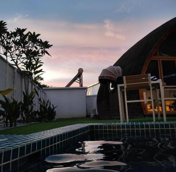 אתר נופש Found Mansion