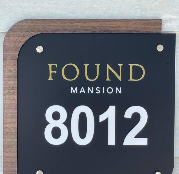 אתר נופש Found Mansion