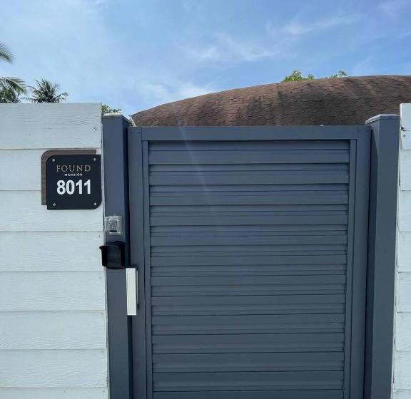 אתר נופש Found Mansion