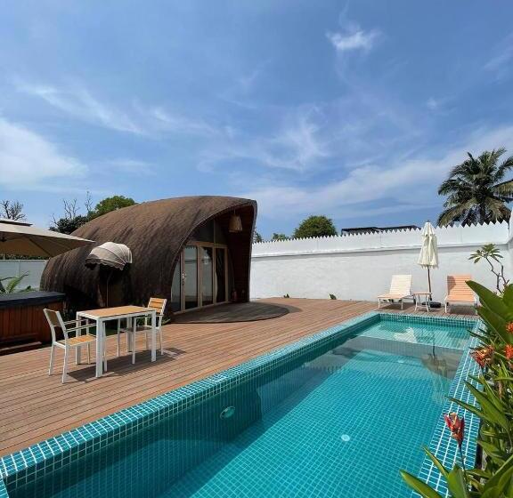 אתר נופש Found Mansion