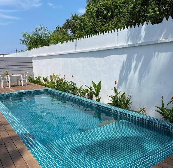 אתר נופש Found Mansion