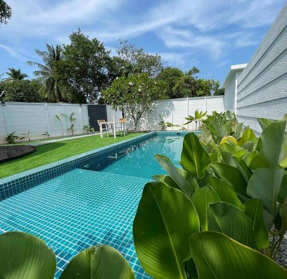 אתר נופש Found Mansion