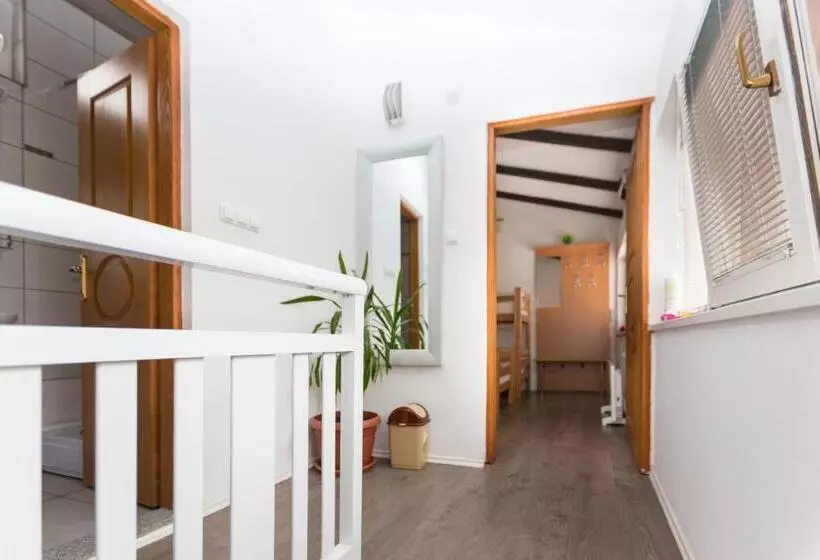 هاستل Kingdom Rooms Visoko