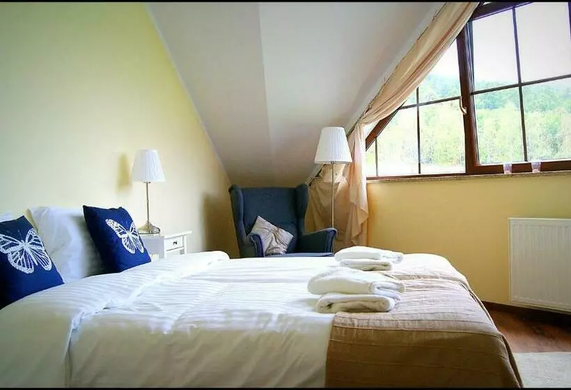 Aamiaismajoitus (B&B) Villa Sobótka