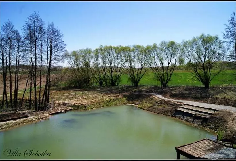 Aamiaismajoitus (B&B) Villa Sobótka