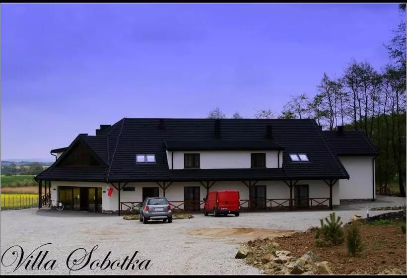 Aamiaismajoitus (B&B) Villa Sobótka