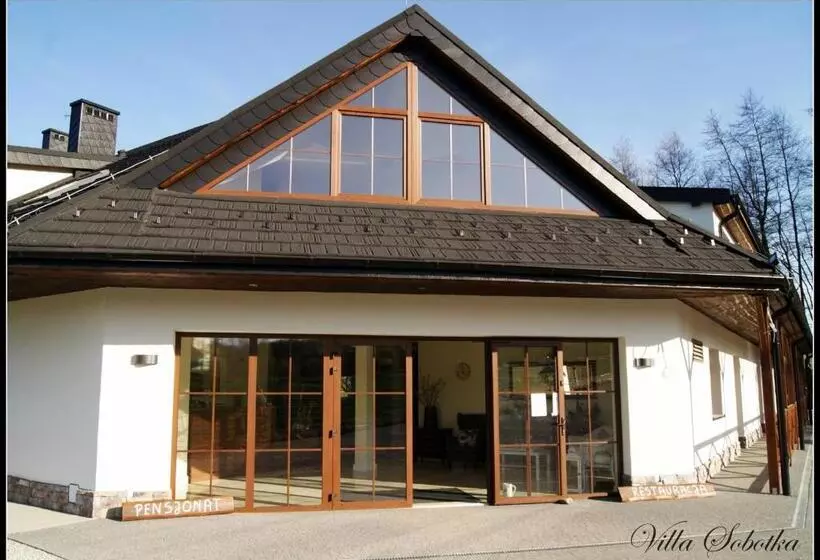 Aamiaismajoitus (B&B) Villa Sobótka