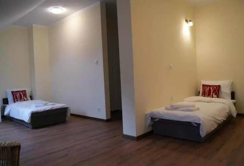 Aamiaismajoitus (B&B) Villa Sobótka