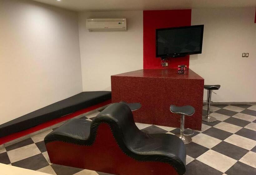 Dluxe Auto Hotel Adults Only