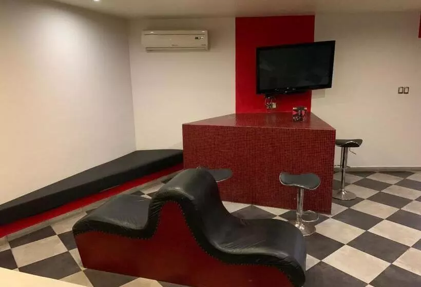 Dluxe Auto Hotel Adults Only