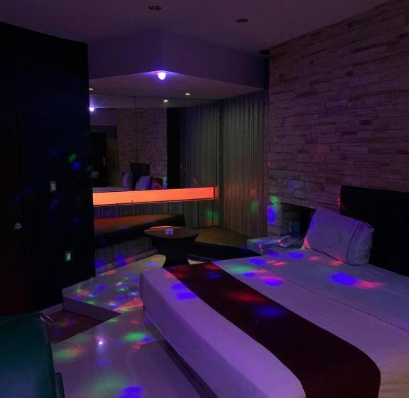 Dluxe Auto Hotel Adults Only