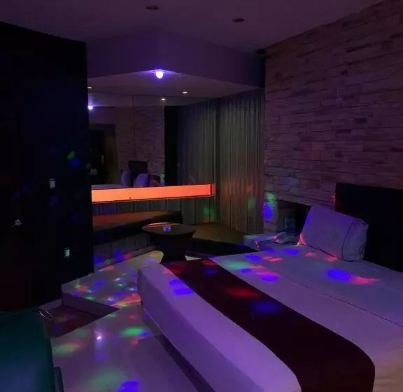Dluxe Auto Hotel Adults Only
