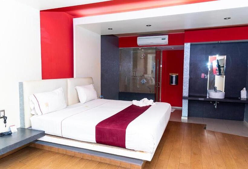 Dluxe Auto Hotel Adults Only