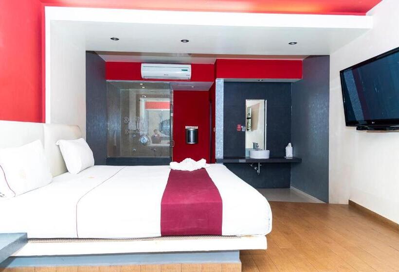 Dluxe Auto Hotel Adults Only