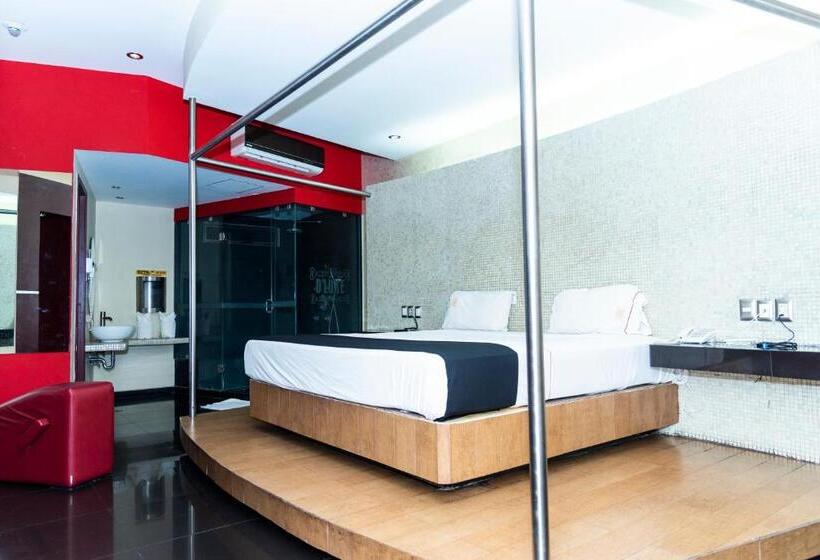 Dluxe Auto Hotel Adults Only