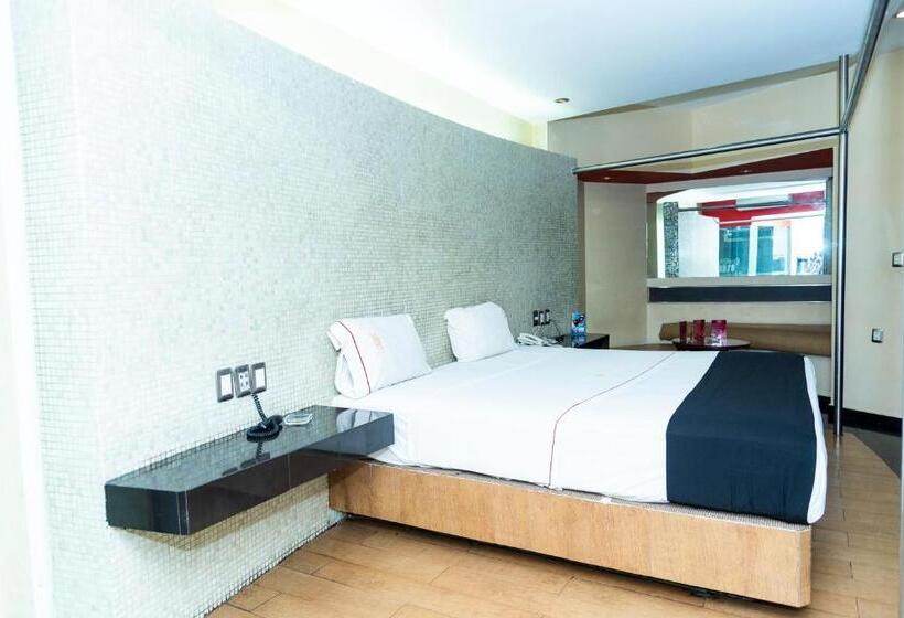 Dluxe Auto Hotel Adults Only