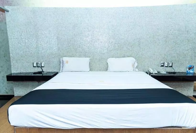 Dluxe Auto Hotel Adults Only