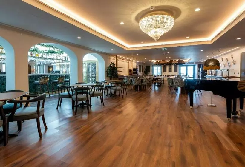 هتل Ap Dona Aninhas