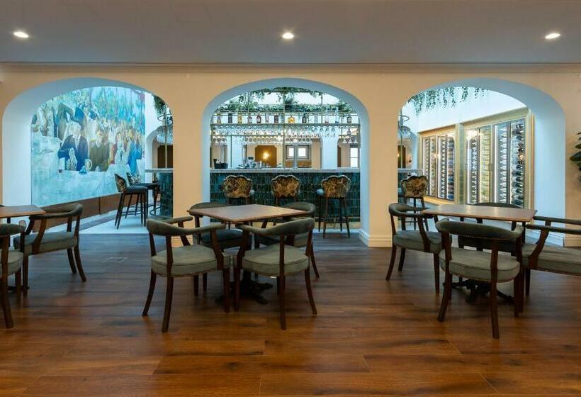 هتل Ap Dona Aninhas