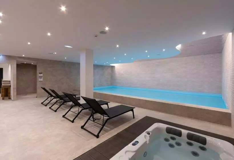 هتل Ap Dona Aninhas