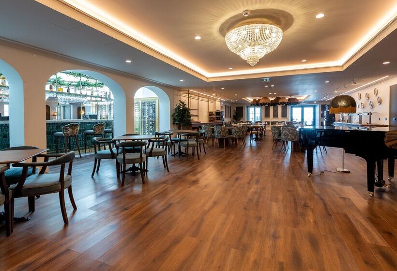 هتل Ap Dona Aninhas