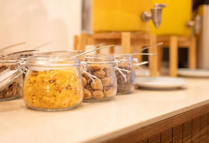 هتل Ap Dona Aninhas