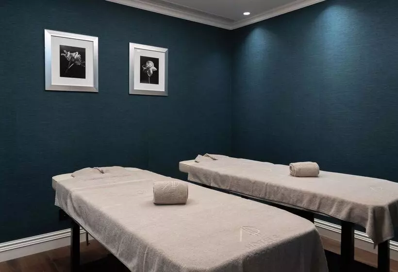 هتل Ap Dona Aninhas