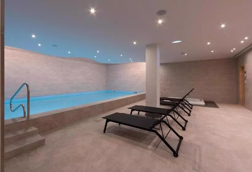 هتل Ap Dona Aninhas