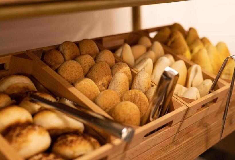 هتل Ap Dona Aninhas