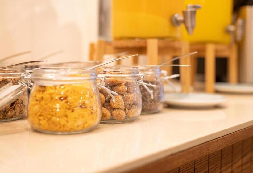 هتل Ap Dona Aninhas