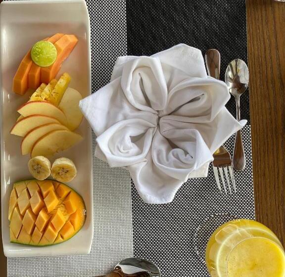 Отель La Casa Lindula