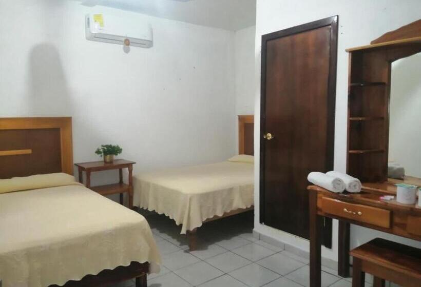 فندق Y Restaurante El Texano